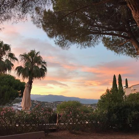 Haus Mit Garten Ueber Der Bucht Von Cannes Vallauris Buitenkant foto